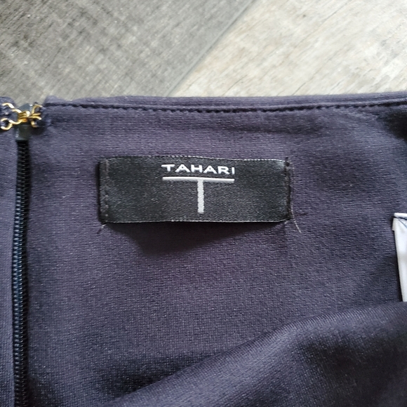NWT Tahari Navy Blue Pencil Skirt Size Small - Picture 2 of 4